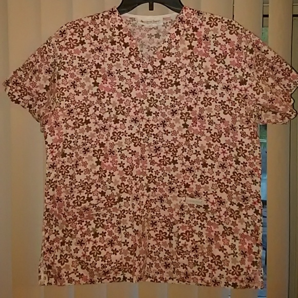 Cute scrub top - Picture 1 of 1